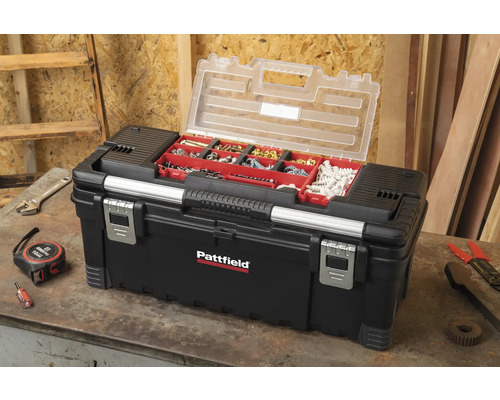 Cutie de scule deschisă cu sortiment de piese mici și logo Pattfield
