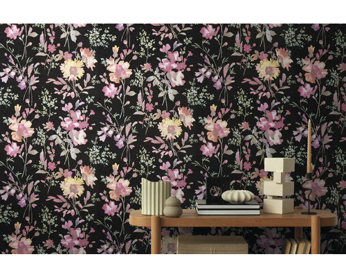 Tapet cu model floral în interior