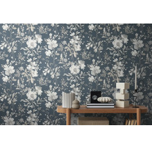 Tapetă decorativă cu model floral într-un living
