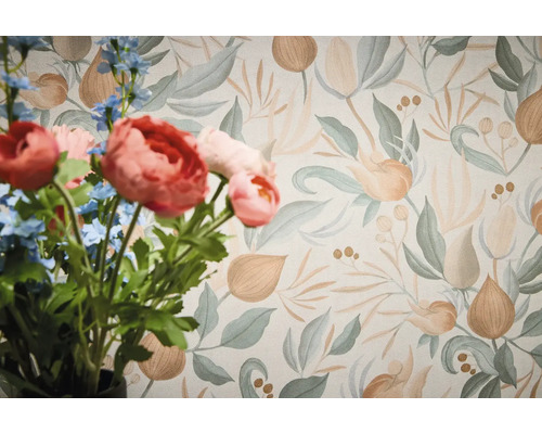 Tapetă decorativă cu motiv floral și buchet în prim-plan