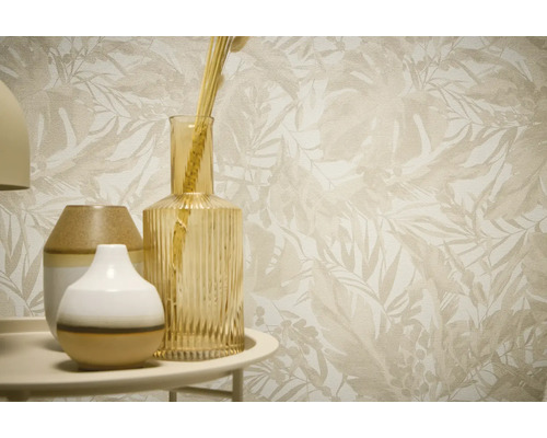 Tapet decorativ cu model floral și vaze pe o masă