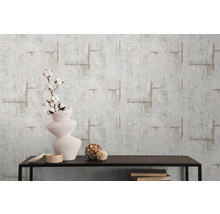 Tapetă cu aspect de beton cu raft și decorațiuni