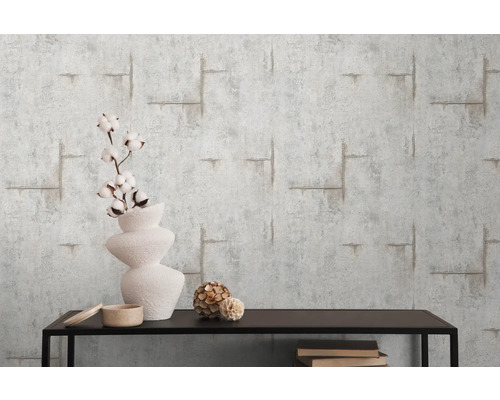 Tapetă cu aspect de beton cu raft și decorațiuni