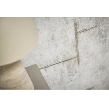 Panou decorativ de perete cu aspect de beton şi relief liniar