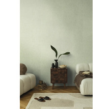 Interior cu noptieră, decorațiuni și mobilier de ședere pentru o atmosferă confortabilă