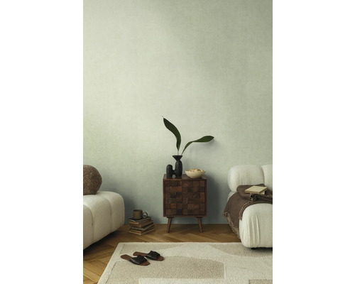 Interior cu noptieră, decorațiuni și mobilier de ședere pentru o atmosferă confortabilă