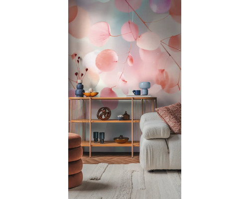Cameră de zi cu raft, decorațiuni și fototapet