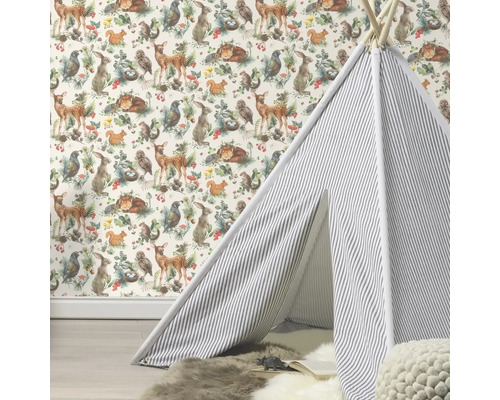 Cameră de copii cu tapet cu animale sălbatice și cort tipi cu dungi