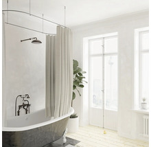 Baie cu cadă freestanding, perdea de duș și cap de duș