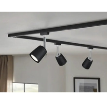Sistem de șine negru cu trei spoturi pe tavan.