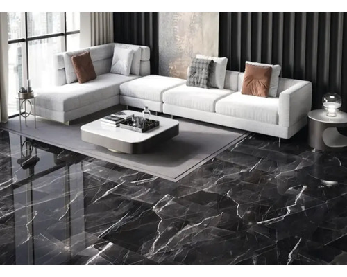 Living cu podea de marmură neagră, canapea de colț, măsuță de cafea și covor pentru un design modern al camerei.