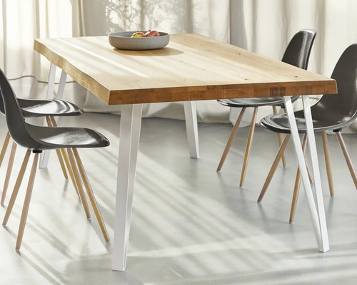 Masa de sufragerie cu blat din lemn și picioare metalice cu scaune