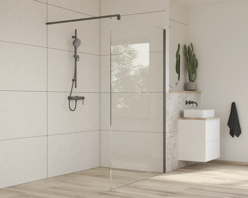 Baie cu cabină de duș, baterie de duș și lavoar