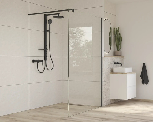 Baie modernă cu duș walk-in, armătură de duș neagră și chiuvetă