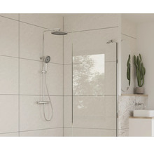 Set de duș cu paravan de duș și chiuvetă în baie