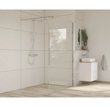 Duș walk-in cu baterie de duș și chiuvetă într-o baie modernă