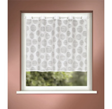 Perdea cu design circular în fața unei ferestre