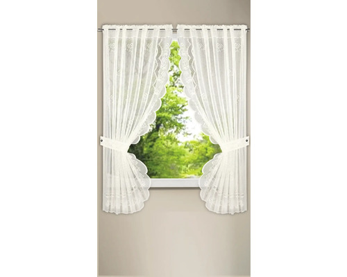 Perdea din dantelă cu model floral în fața unei ferestre