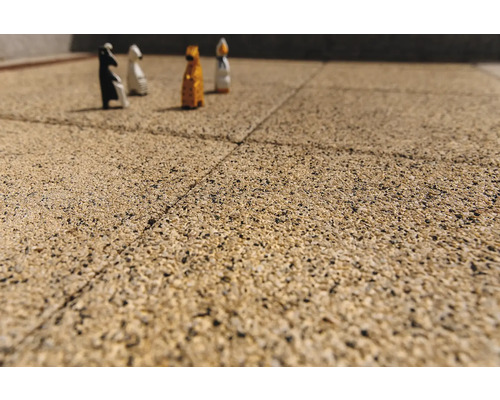 Plăci de pardoseală cu structură de pietriș și figurine decorative