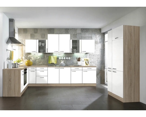 Bucătărie modernă cu dulapuri albe și detalii din lemn pentru un ambient luminos și spațios.