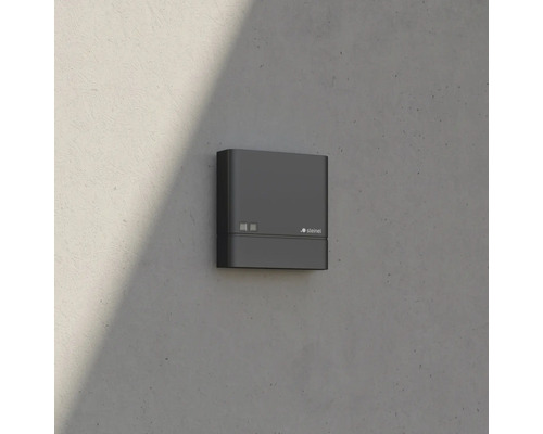 Sigla Steinel montată pe un perete