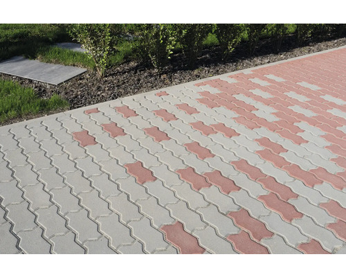 Pavaj din beton pe o suprafață pavată