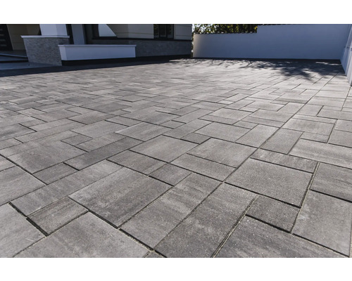 Pavaj din beton pe o alee