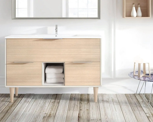 Baie cu dulap de bază pentru lavoar, oglindă și decorațiuni