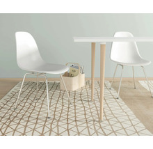 Sufragerie cu masă, scaune și covor cu design modern.