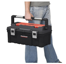 O persoană poartă o cutie de scule marca Pattfield.