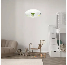 Cameră pentru copii cu lampă suspendată, jucării și pat supraetajat