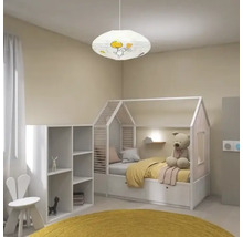 Cameră pentru copii cu pat tip căsuță, rafturi, scaun și plafonieră
