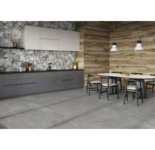 Bucătărie modernă cu pardoseală cu gresie gri, aspect de marmură și lemn pe pereți