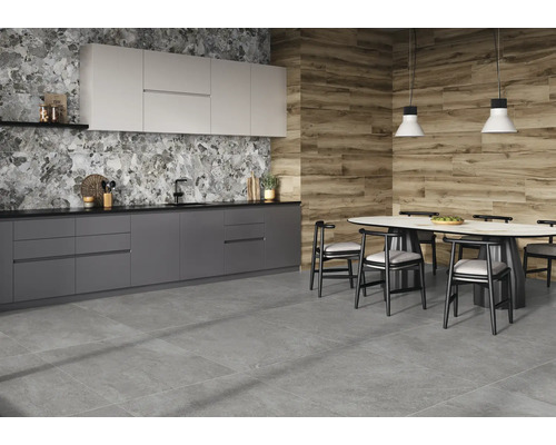 Bucătărie modernă cu pardoseală cu gresie gri, aspect de marmură și lemn pe pereți