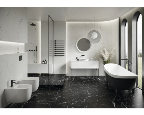 Baie modernă cu cadă independentă, lavoar, toaletă, bideu și gresie de marmură