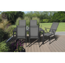 Set de mobilier de grădină cu masă, scaune și șezlong pe o terasă