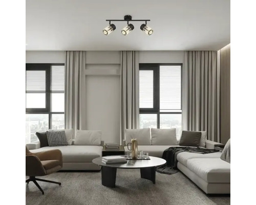 Cameră de zi cu lampă de tavan cu trei spoturi