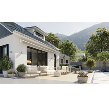 Casă cu terasă, mobilier de grădină și vedere la munte