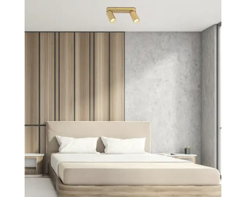 Dormitor cu pat dublu și plafonieră