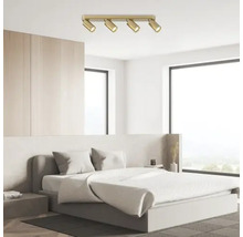 Dormitor cu plafonieră cu patru spoturi