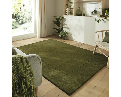 Un living cu un covor dreptunghiular texturat