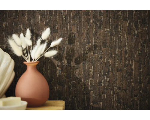 Design decorativ de perete cu tapet cu aspect de piatră și vază cu iarbă ornamentală