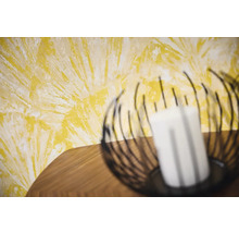 Decoratiune decorativă de perete cu lumânare pe o masă