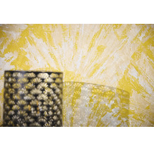 Design de perete cu tehnică decorativă de vopsire și abajur