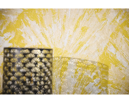 Design de perete cu tehnică decorativă de vopsire și abajur