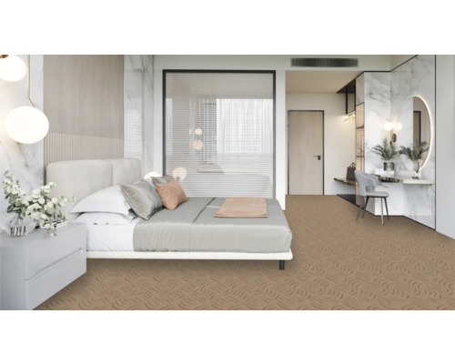 Dormitor cu pat, noptieră și covor cu model