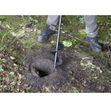Burghiu în pământ pentru a săpa o gaură