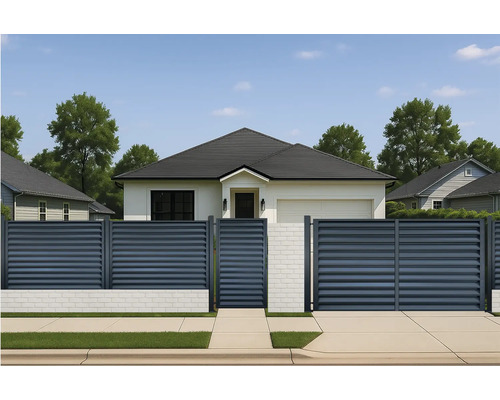 Casă cu gard modern din lamele orizontale