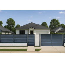 Casă cu gard și poartă pietonală din lamele orizontale