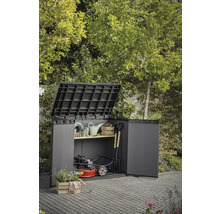 Șopron de grădină deschis cu unelte de grădinărit